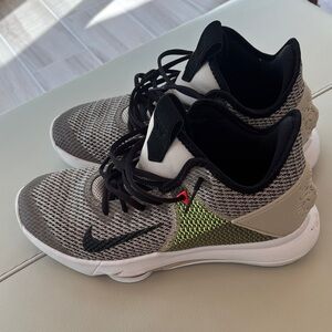 Nike LeBron Witness IV Basketball Shoes Gray/Green sz 9 LION KING HEAD BACK